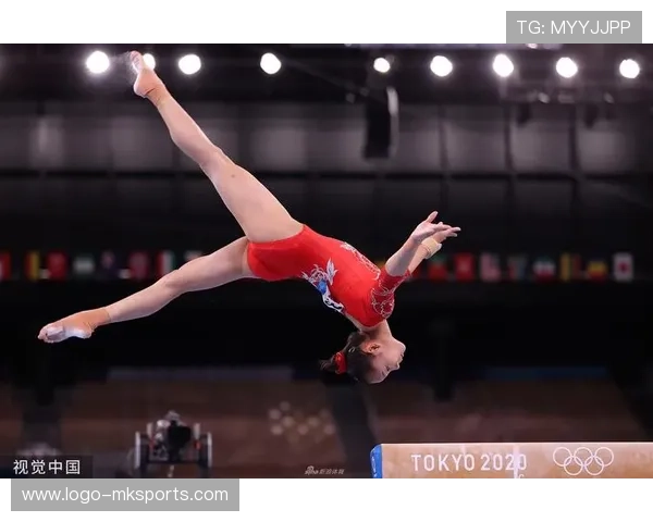 阿丽丝·达马托在体操平衡木项目中夺金